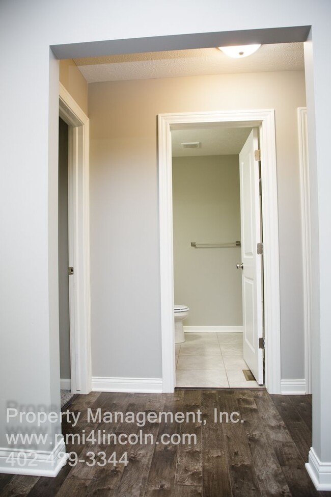 Building Photo - 5 Bedroom and 3 Bathroom House