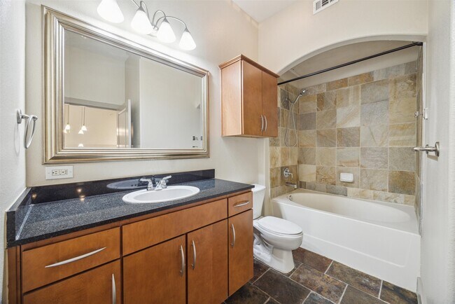 Building Photo - 1901 Post Oak Blvd