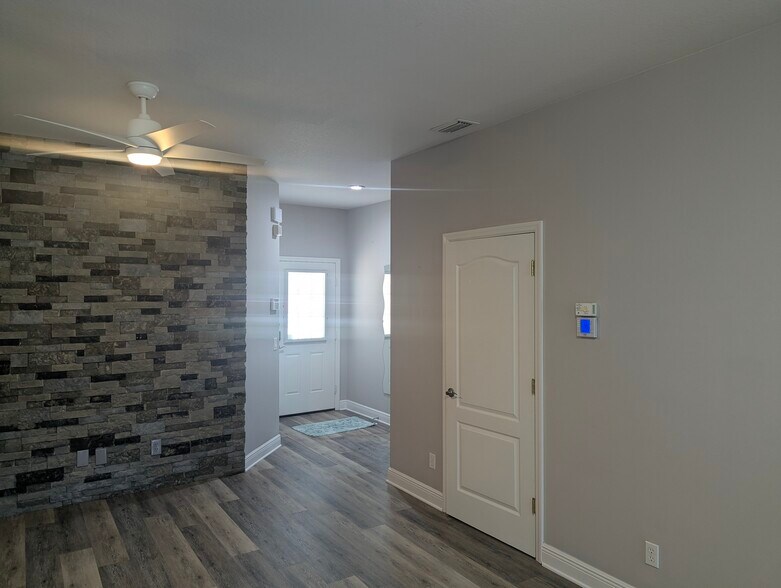 Building Photo - 1063 Jonah Dr