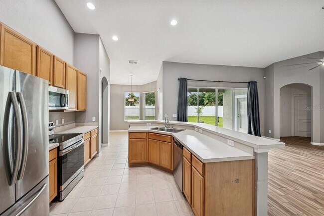 Building Photo - 5057 Coveview Dr