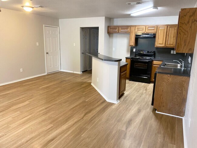 Building Photo - SENIOR LIVING! 55 and older Gated Community!