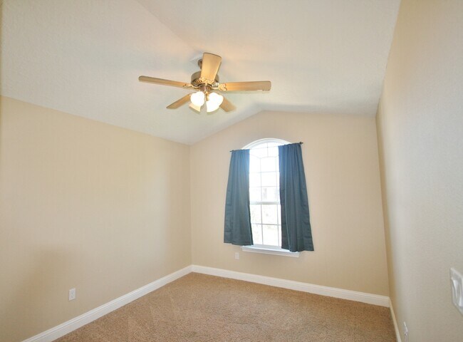 Building Photo - Stunning 3 Bed Brick Home! Zia School District !