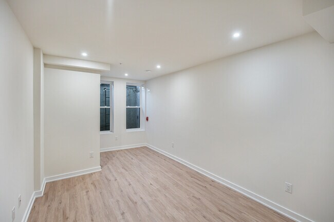 Building Photo - 933 N 29th St