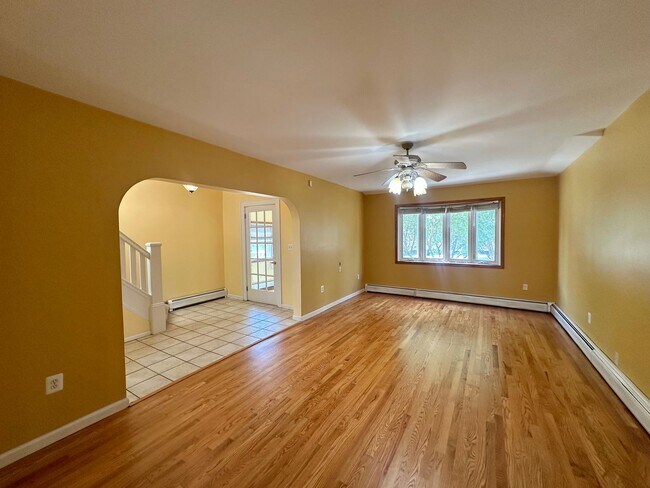 Building Photo - 321 Hemlock St
