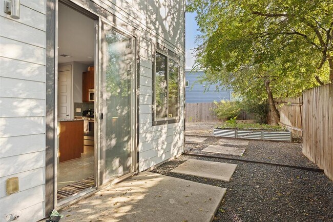 Building Photo - 5007 Delores Ave