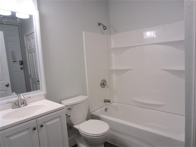Building Photo - 1420 Knight St