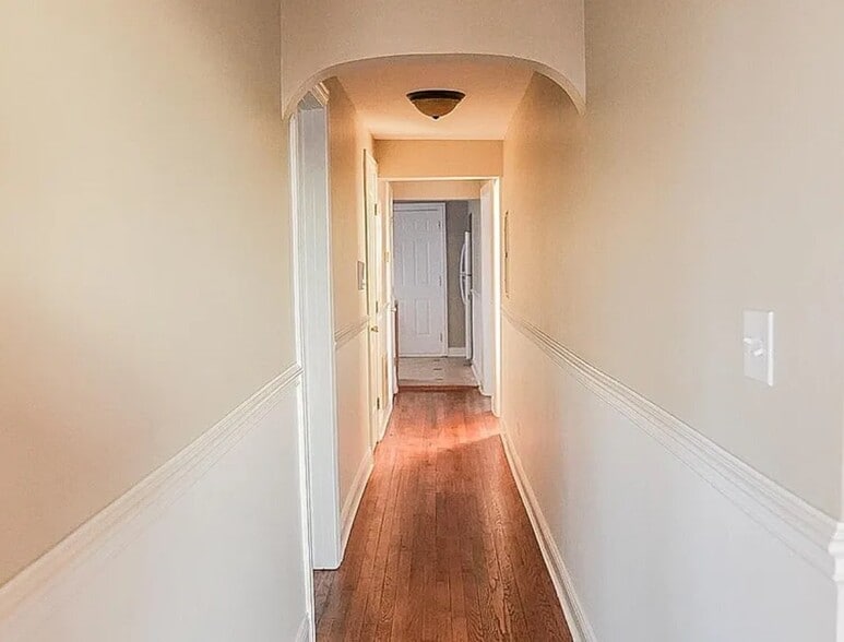 Building Photo - 6225 S Rhodes Ave