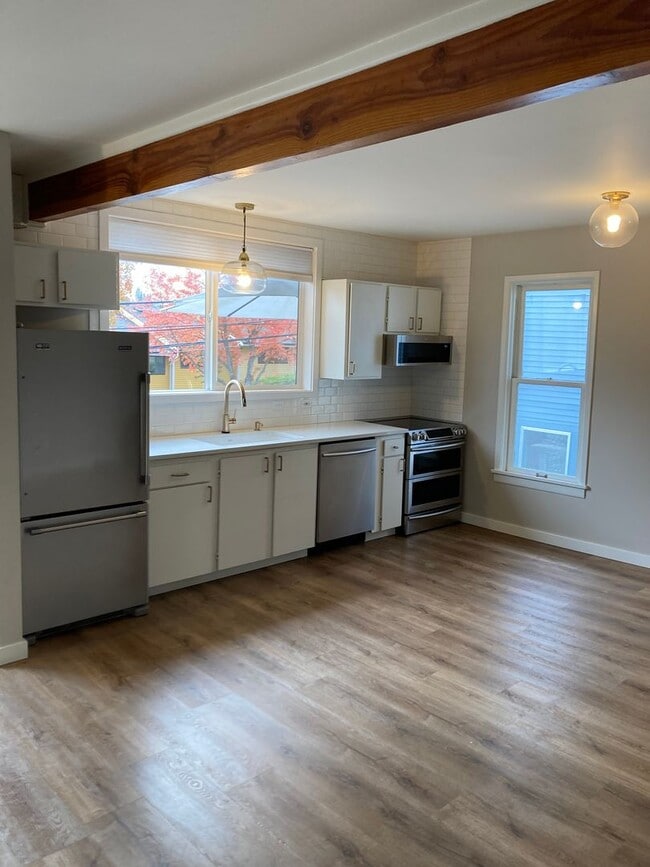 Building Photo - 2606 E Madison St