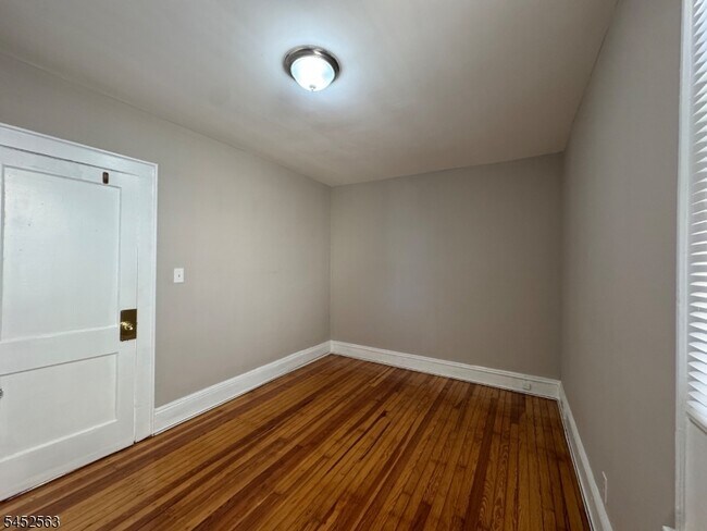 Building Photo - 271 Davis Ave