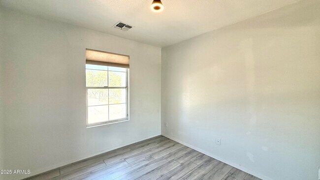 Building Photo - 1103 E Grove St