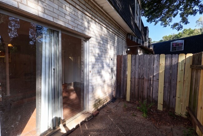 Building Photo - 3730 Fairfield Ave