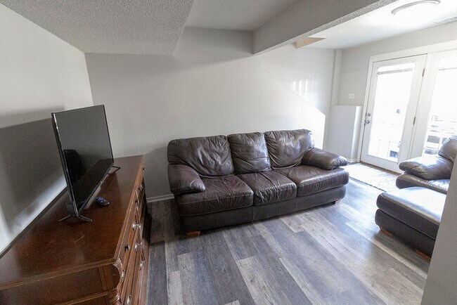 Building Photo - 201 Wheaton Ct