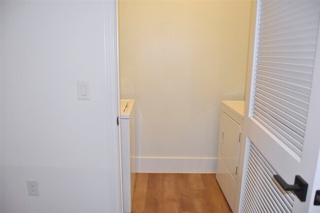 Building Photo - 1508 Blodgett St