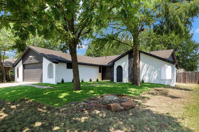 Building Photo - 3808 Yellowstone Pl