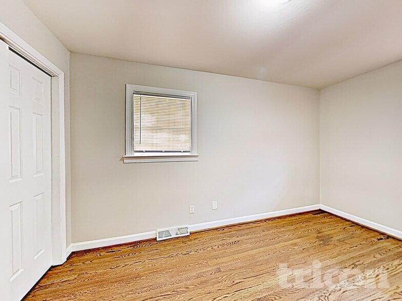 Building Photo - 4300 Oak Forest Dr