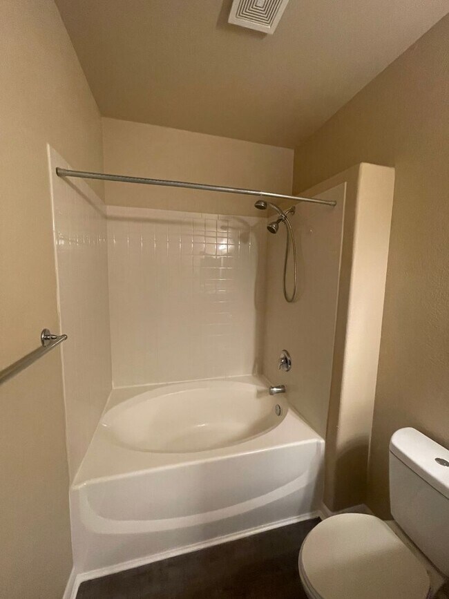 Building Photo - Discover Your Dream Lifestyle: Luxury Cond...