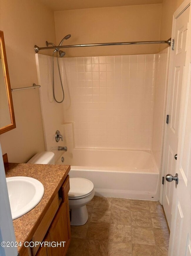 Building Photo - 2 Bed UMED Townhouse