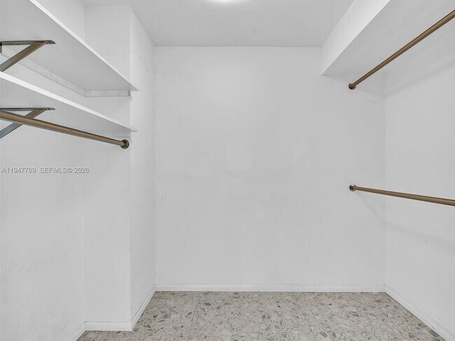 Building Photo - 100 Bayview Dr