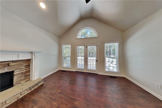 Building Photo - 339 Warrenton Dr