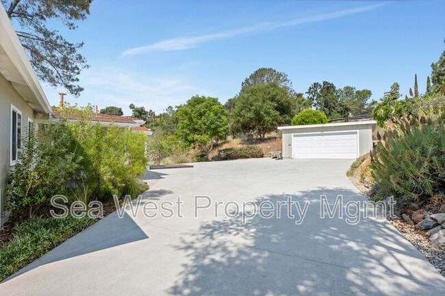 Building Photo - 3267 Bernardo Ln