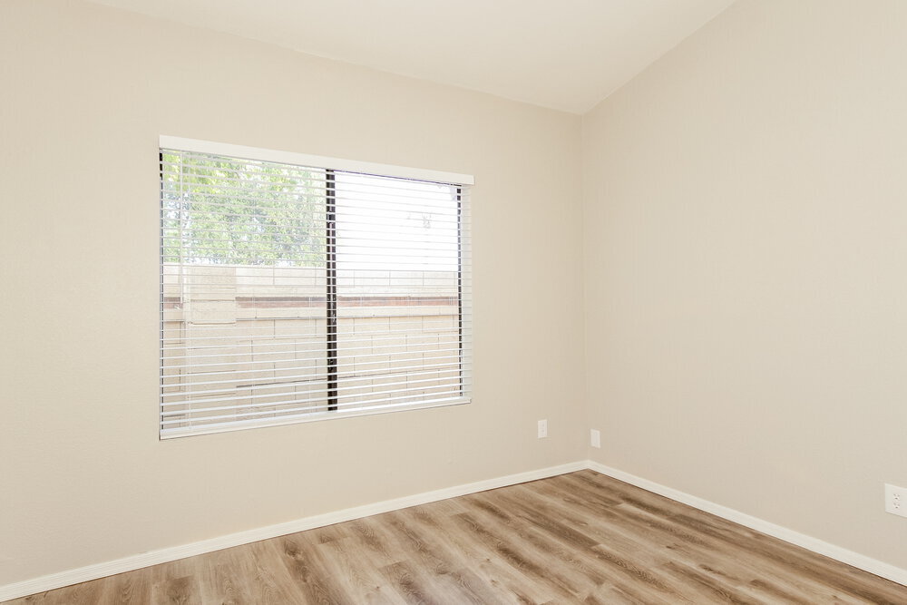 Building Photo - 10905 W Poinsettia Dr