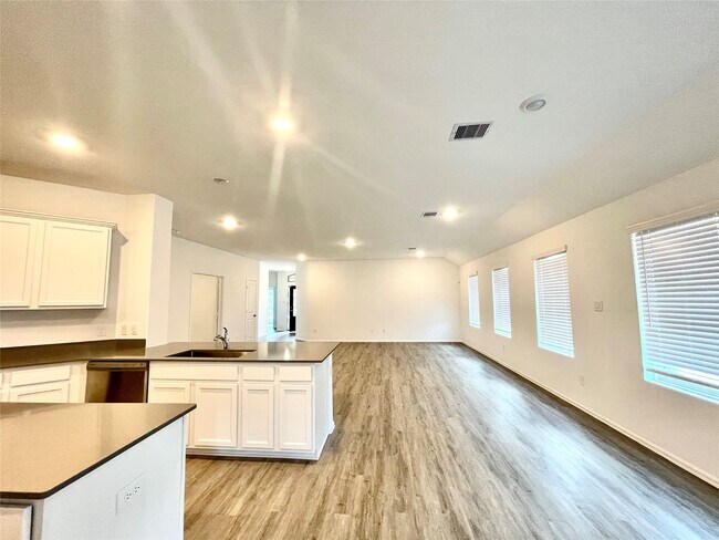 Building Photo - 5011 Viridian Forrest Dr