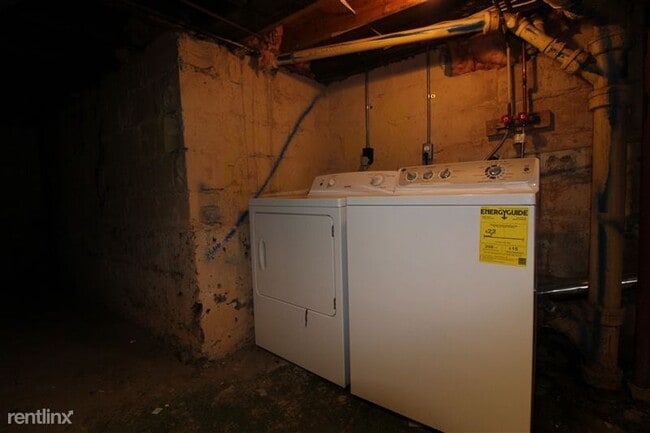 Building Photo - 809 S Division St