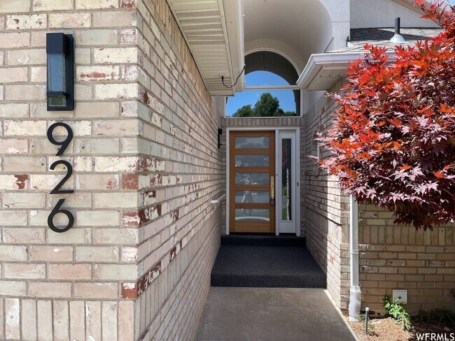 Building Photo - 4100 Sqft Gorgeous Home with Amazing Temple and Valley Views