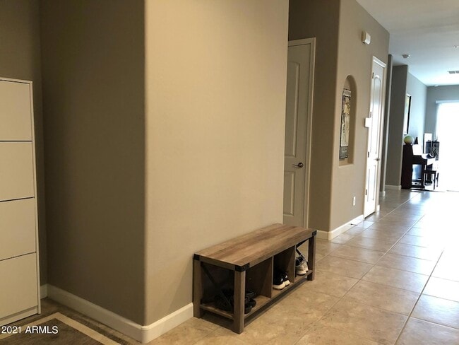 Building Photo - 1255 N Arizona Ave