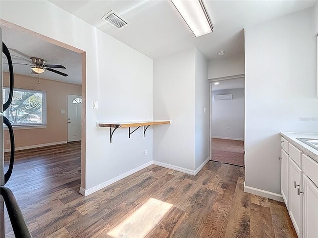 Building Photo - 5810 Tangerine Ave S