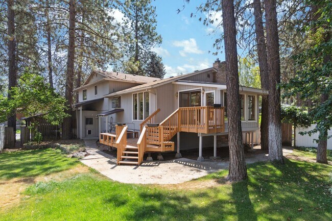 Building Photo - Beautiful Single Family Home Located In In...
