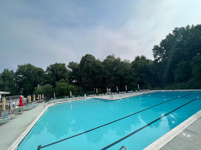 Building Photo - Spacious 2 Bed 2 Bath Condo In Vibrant The...