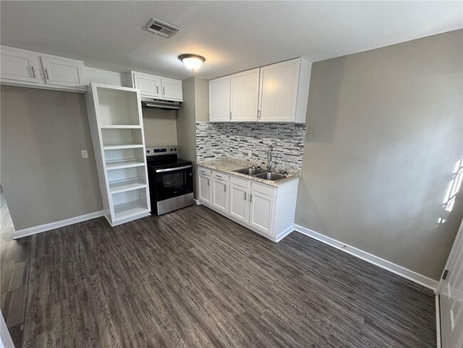 Building Photo - 303 Evergreen Hill