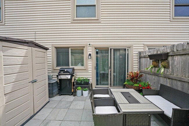 Building Photo - 1758 Sussex Walk