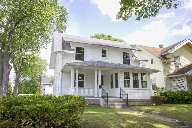 Building Photo - 701 Hampton Ave