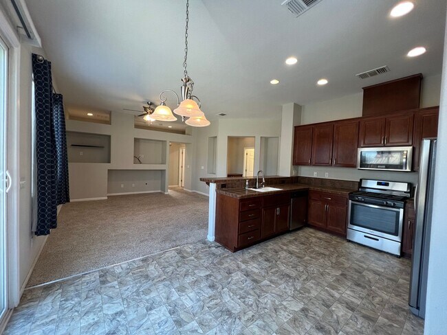 Building Photo - Livingston: $2450 3 Bedroom 2 Bathroom Sin...