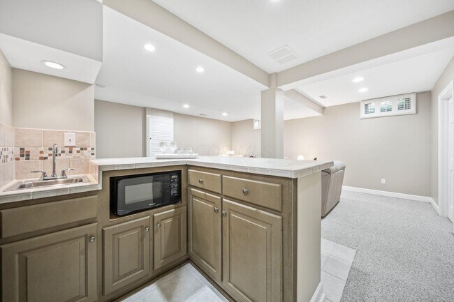 Building Photo - 4939 Stonehaven Dr