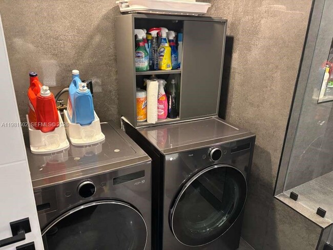 Building Photo - 19355 Turnberry Way