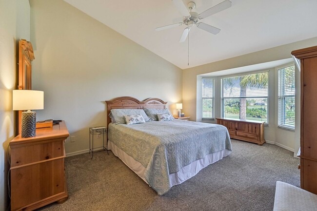 Building Photo - **SHORT-TERM RENTAL - FURNISHED TURNKEY 2+Den/2 CONDO in Stoneybrook**