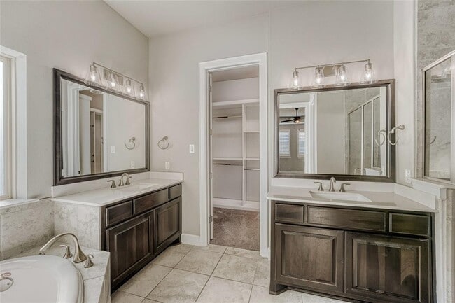 Building Photo - 112 Lockhart Lp