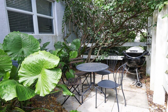 Building Photo - 7740 SW 54th Ct