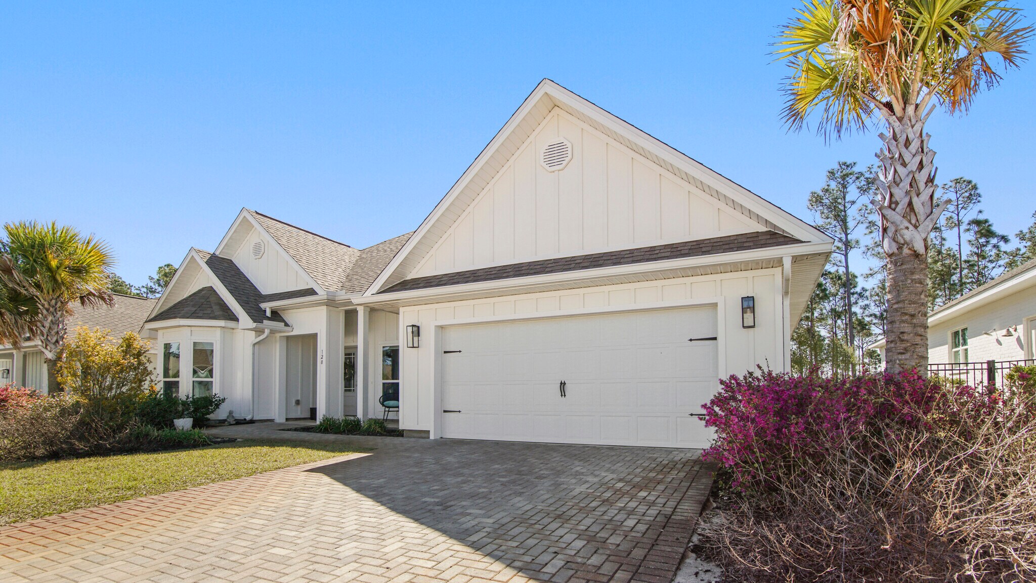 Building Photo - 128 Pine Lake Dr
