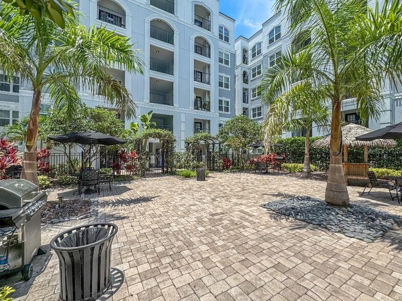 Building Photo - 202 E South St