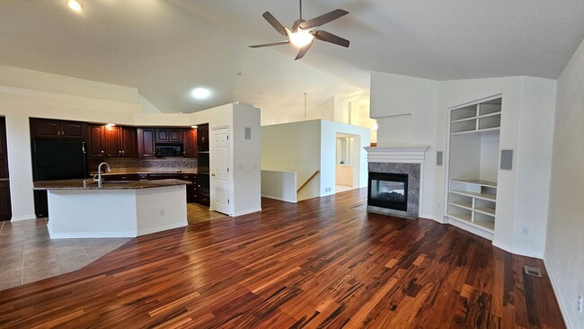 Building Photo - Executive Ranch in the Broadlands
