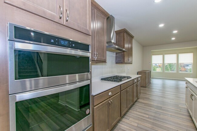 Building Photo - 717 Risdon Trail S