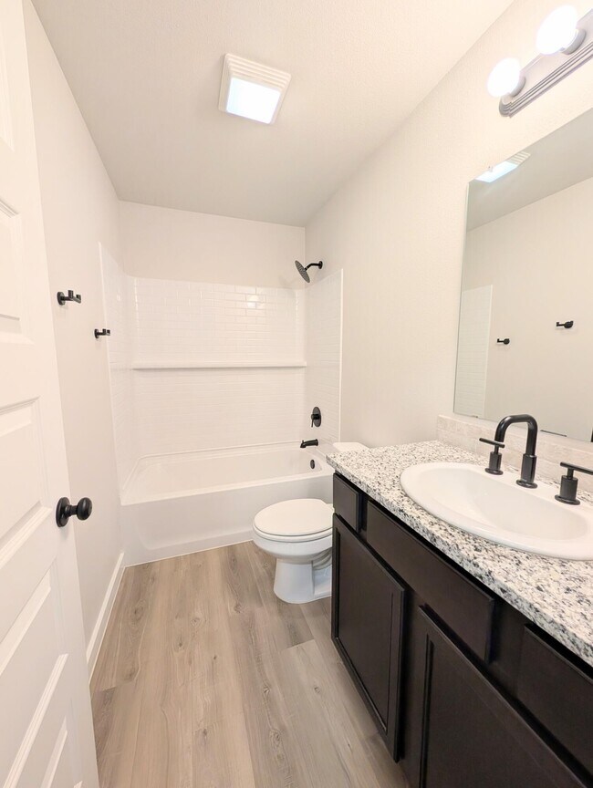 Building Photo - 3220 Cottonwood Ave