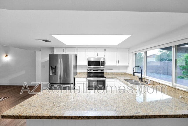 Building Photo - 2454 W Obispo Cir