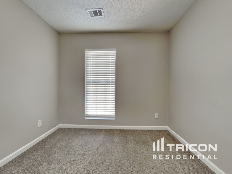 Building Photo - 699 Creek Stone Dr