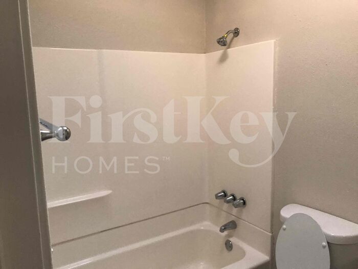 Building Photo - 1158 E Concorda Dr