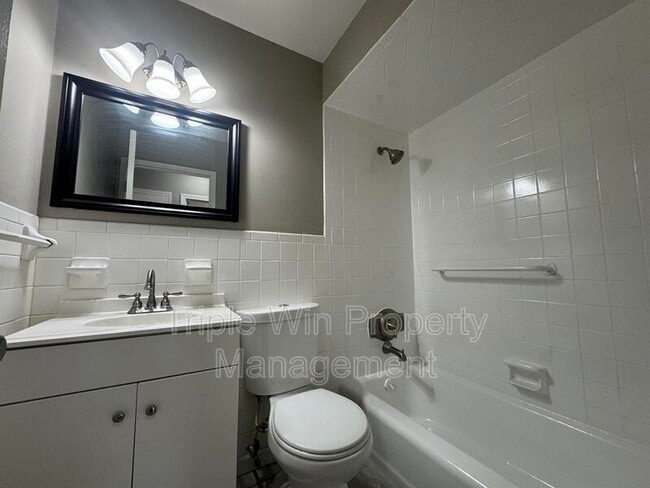 Building Photo - 775 Crabapple Ln